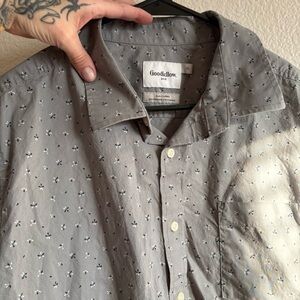 Like new grey XL goodfellow button down Tshirt